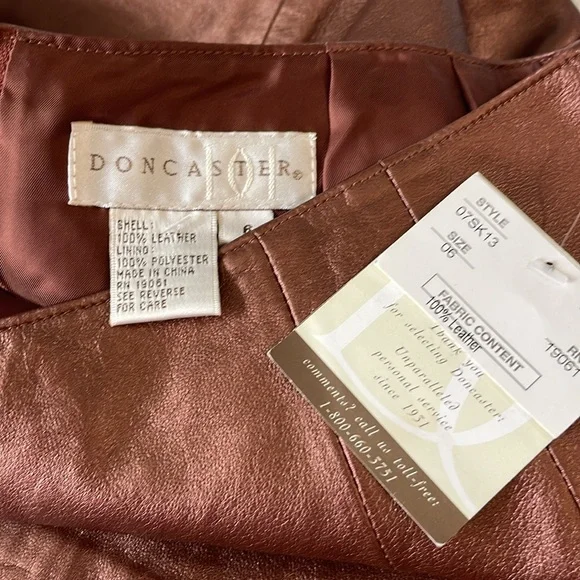 Doncaster supple leather pencil skirt wkick pleat– sz 6 – never worn – rose gold